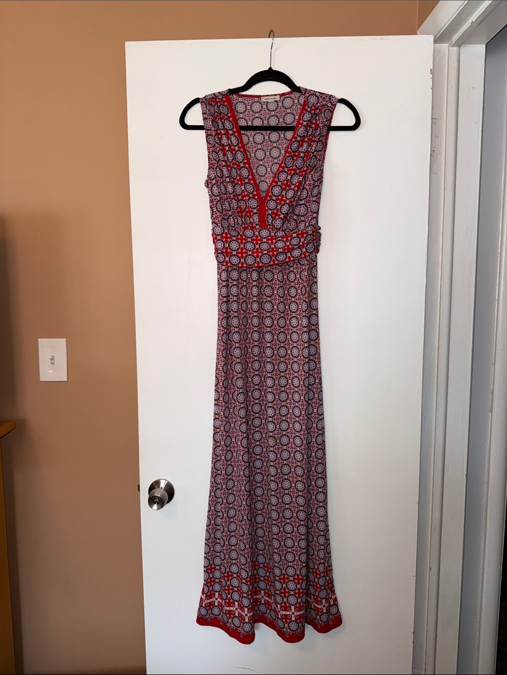 Max Studio Strechy Red Patterned V-Neck Maxi Dress